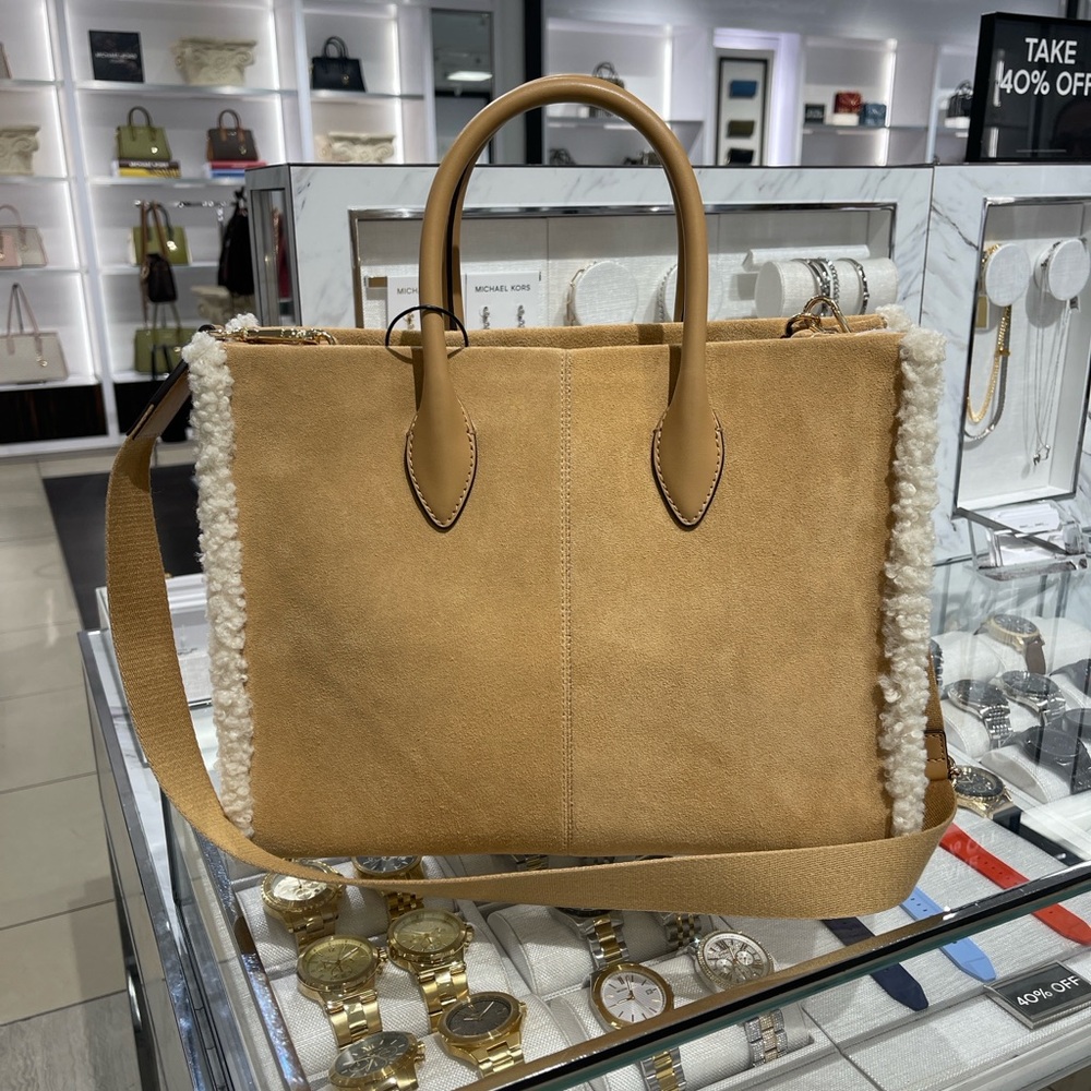 MICHAEL KORS Mirella Medium Suede and Faux Shearling Tote Bag
Peanut 
NWT - Picture 16 of 16